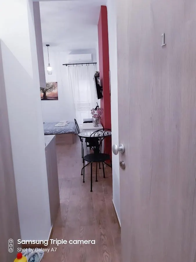 דירות סלוניקי Cosy And Central Stoudio